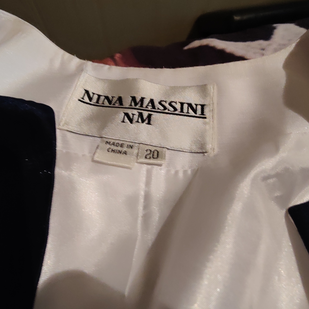 Massini White and Navy Outfit - Picture 4 of 12